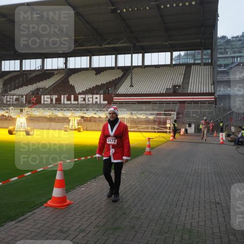 07.12.2025 - St. Pauli X-Mass-Run No. 15 Fabian Wolf http://msf.ph/oto/9374869 07.12.2025 10:02:06 Ziel 1934, 2472 meine-sportfotos.de