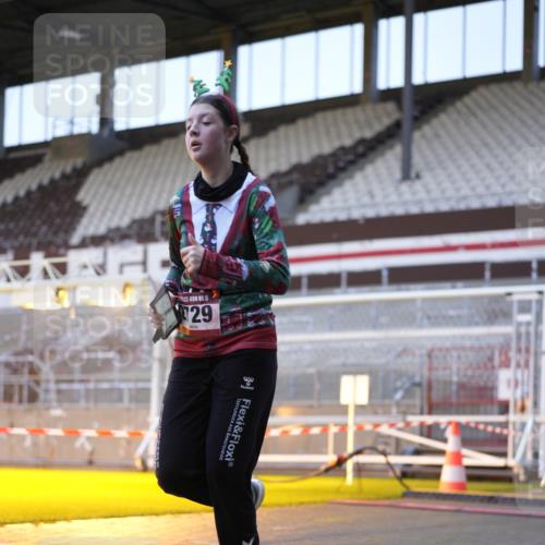 07.12.2025 - St. Pauli X-Mass-Run No. 15 Patografie http://msf.ph/oto/9374910 07.12.2025 09:59:42 Ziel 488, 910, 911, 934, 1112, 1763, 2186, 2729, 2964, 3513, 4051, 4052, 4465 meine-sportfotos.de