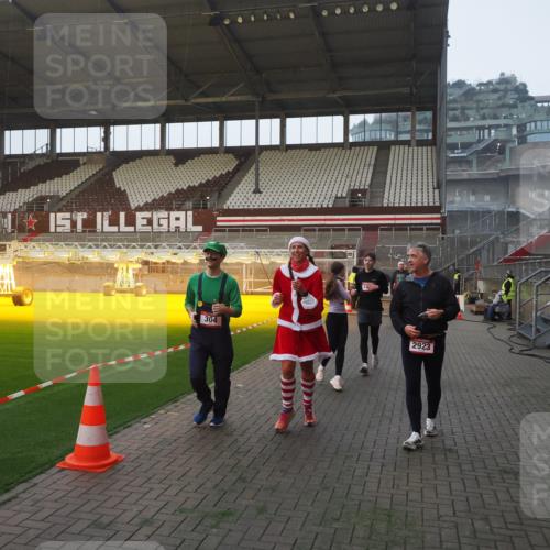 07.12.2025 - St. Pauli X-Mass-Run No. 15 Fabian Wolf http://msf.ph/oto/9374924 07.12.2025 10:02:25 Ziel 63, 304, 1105, 1828, 1829, 1934, 2604, 2923, 3944 meine-sportfotos.de