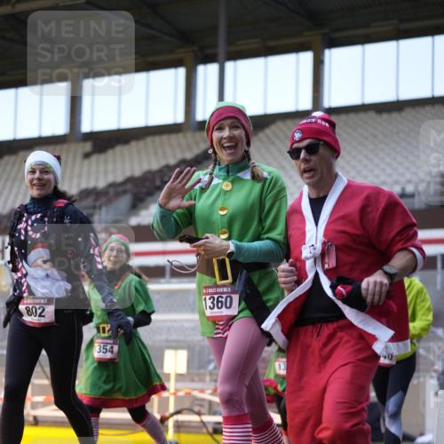 07.12.2025 - St. Pauli X-Mass-Run No. 15 Patografie http://msf.ph/oto/9374932 07.12.2025 10:00:00 Ziel 802, 1112, 1333, 1354, 1360, 1404, 2140, 2141, 2964 meine-sportfotos.de
