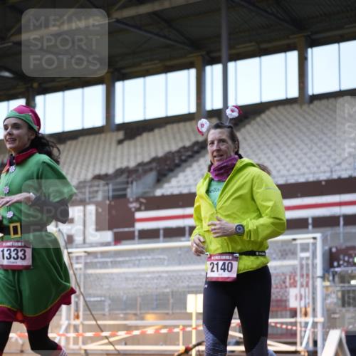 07.12.2025 - St. Pauli X-Mass-Run No. 15 Patografie http://msf.ph/oto/9374940 07.12.2025 10:00:01 Ziel 802, 1333, 1354, 1360, 1404, 2140, 2141, 4129 meine-sportfotos.de