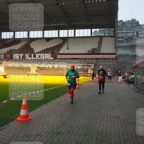 07.12.2025 - St. Pauli X-Mass-Run No. 15 Fabian Wolf http://msf.ph/oto/9374954 07.12.2025 10:02:31 Ziel 63, 304, 1105, 1828, 1829, 2510, 2514, 2604, 2923 meine-sportfotos.de