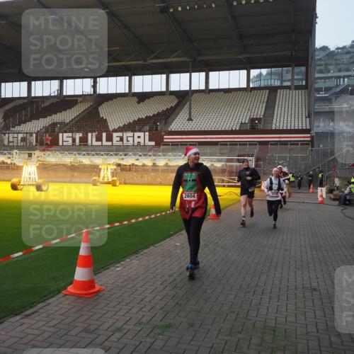 07.12.2025 - St. Pauli X-Mass-Run No. 15 Fabian Wolf http://msf.ph/oto/9374968 07.12.2025 10:02:35 Ziel 63, 304, 1105, 1828, 1829, 2510, 2514, 2604, 2908 meine-sportfotos.de
