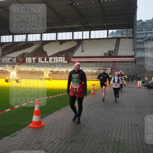 07.12.2025 - St. Pauli X-Mass-Run No. 15 Fabian Wolf http://msf.ph/oto/9374970 07.12.2025 10:02:35 Ziel 63, 304, 1105, 1828, 1829, 2510, 2514, 2604, 2908 meine-sportfotos.de