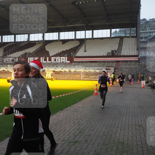 07.12.2025 - St. Pauli X-Mass-Run No. 15 Fabian Wolf http://msf.ph/oto/9374997 07.12.2025 10:02:46 Ziel 918, 1314, 2510, 2514, 2780, 2781, 2908, 3518, 3892 meine-sportfotos.de