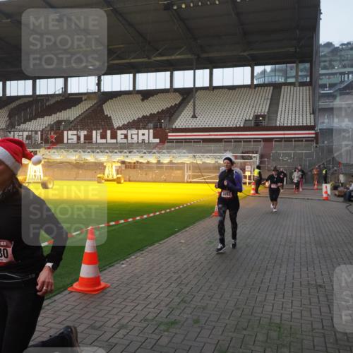 07.12.2025 - St. Pauli X-Mass-Run No. 15 Fabian Wolf http://msf.ph/oto/9374998 07.12.2025 10:02:46 Ziel 918, 1314, 2510, 2514, 2780, 2781, 2908, 3518, 3892 meine-sportfotos.de