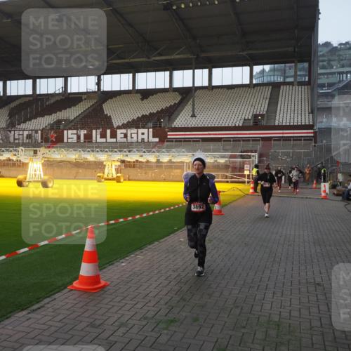 07.12.2025 - St. Pauli X-Mass-Run No. 15 Fabian Wolf http://msf.ph/oto/9375000 07.12.2025 10:02:47 Ziel 885, 918, 1314, 2510, 2514, 2780, 2781, 2908, 3284, 3518, 3892 meine-sportfotos.de