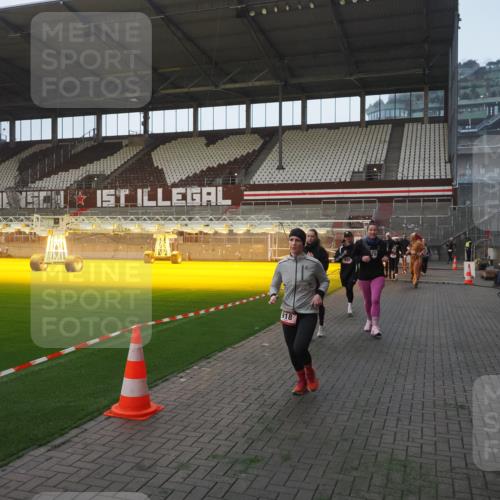 07.12.2025 - St. Pauli X-Mass-Run No. 15 Fabian Wolf http://msf.ph/oto/9375008 07.12.2025 10:02:53 Ziel 442, 443, 885, 918, 936, 943, 1314, 2780, 2781, 3284, 3417, 3518, 3892 meine-sportfotos.de