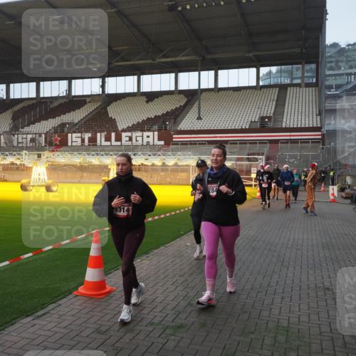 07.12.2025 - St. Pauli X-Mass-Run No. 15 Fabian Wolf http://msf.ph/oto/9375017 07.12.2025 10:02:55 Ziel 442, 443, 885, 918, 936, 943, 1314, 2505, 2780, 2781, 3284, 3417, 3518, 3892 meine-sportfotos.de