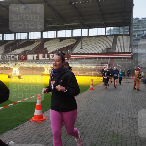 07.12.2025 - St. Pauli X-Mass-Run No. 15 Fabian Wolf http://msf.ph/oto/9375021 07.12.2025 10:02:56 Ziel 442, 443, 885, 918, 936, 943, 1314, 2505, 2780, 2781, 3284, 3417, 3518, 3892 meine-sportfotos.de