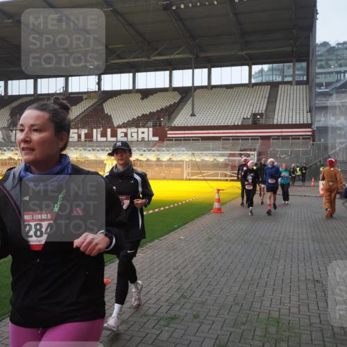 07.12.2025 - St. Pauli X-Mass-Run No. 15 Fabian Wolf http://msf.ph/oto/9375023 07.12.2025 10:02:56 Ziel 442, 443, 885, 918, 936, 943, 1314, 2505, 2780, 2781, 3284, 3417, 3518, 3892 meine-sportfotos.de