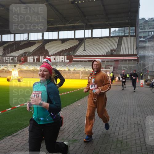 07.12.2025 - St. Pauli X-Mass-Run No. 15 Fabian Wolf http://msf.ph/oto/9375041 07.12.2025 10:03:01 Ziel 177, 442, 443, 885, 918, 936, 943, 956, 1314, 2505, 3284, 3417, 3518 meine-sportfotos.de