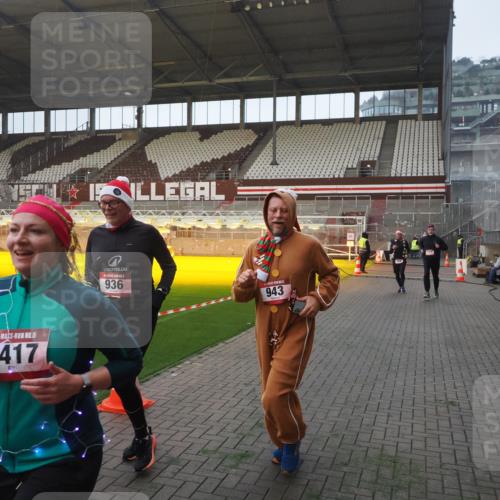 07.12.2025 - St. Pauli X-Mass-Run No. 15 Fabian Wolf http://msf.ph/oto/9375042 07.12.2025 10:03:01 Ziel 177, 442, 443, 885, 918, 936, 943, 956, 1314, 2505, 3284, 3417, 3518 meine-sportfotos.de
