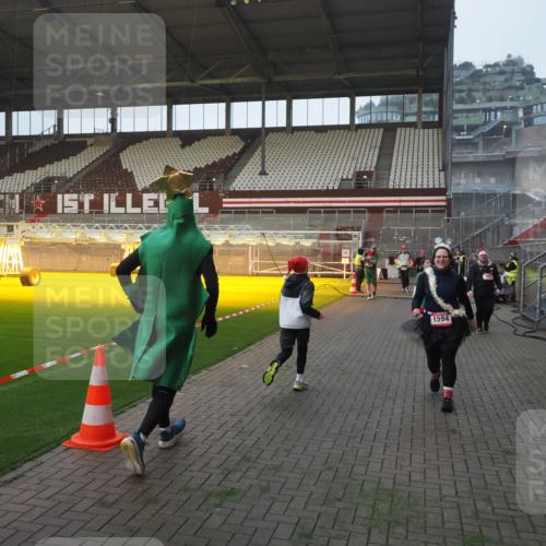 07.12.2025 - St. Pauli X-Mass-Run No. 15 Fabian Wolf http://msf.ph/oto/9375069 07.12.2025 10:03:15 Ziel 177, 460, 956, 963, 965, 1118, 1594, 2682, 2973, 2975 meine-sportfotos.de