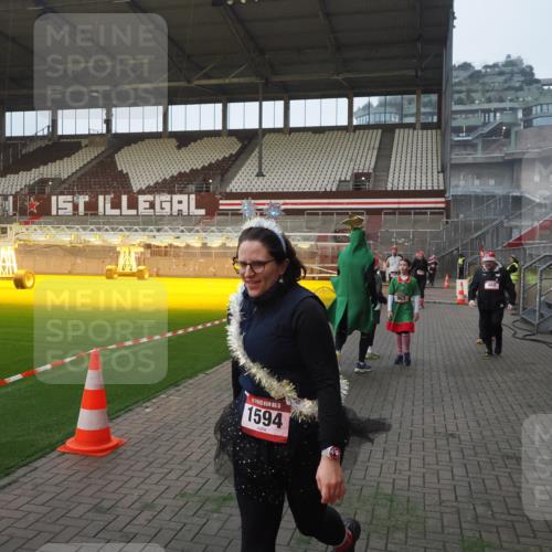 07.12.2025 - St. Pauli X-Mass-Run No. 15 Fabian Wolf http://msf.ph/oto/9375077 07.12.2025 10:03:17 Ziel 177, 460, 956, 963, 965, 1118, 1594, 2682, 2973, 2975 meine-sportfotos.de