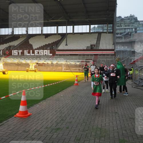 07.12.2025 - St. Pauli X-Mass-Run No. 15 Fabian Wolf http://msf.ph/oto/9375083 07.12.2025 10:03:19 Ziel 177, 460, 963, 965, 1118, 1594, 2682, 2973, 2975 meine-sportfotos.de