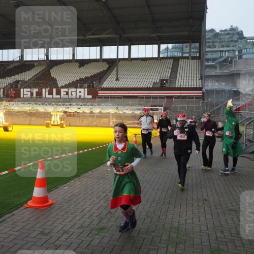 07.12.2025 - St. Pauli X-Mass-Run No. 15 Fabian Wolf http://msf.ph/oto/9375087 07.12.2025 10:03:21 Ziel 460, 963, 965, 1118, 1484, 1486, 1594, 2682, 2973, 2975, 4193, 4239 meine-sportfotos.de