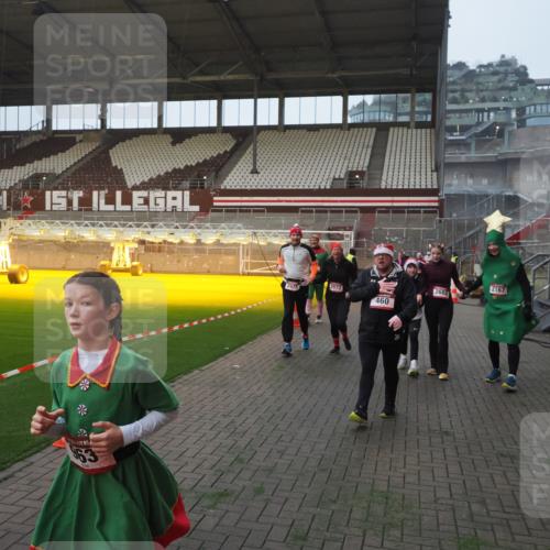 07.12.2025 - St. Pauli X-Mass-Run No. 15 Fabian Wolf http://msf.ph/oto/9375090 07.12.2025 10:03:21 Ziel 460, 963, 965, 1118, 1484, 1486, 1594, 2682, 2973, 2975, 4193, 4239 meine-sportfotos.de