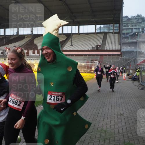 07.12.2025 - St. Pauli X-Mass-Run No. 15 Fabian Wolf http://msf.ph/oto/9375103 07.12.2025 10:03:25 Ziel 460, 963, 965, 984, 1484, 1486, 1594, 2682, 2973, 2975, 4193, 4239 meine-sportfotos.de