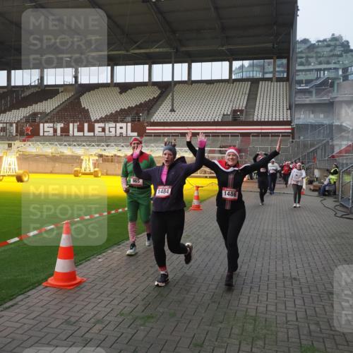 07.12.2025 - St. Pauli X-Mass-Run No. 15 Fabian Wolf http://msf.ph/oto/9375109 07.12.2025 10:03:27 Ziel 358, 460, 963, 965, 984, 1484, 1486, 1888, 2682, 2973, 2975, 4193, 4239 meine-sportfotos.de