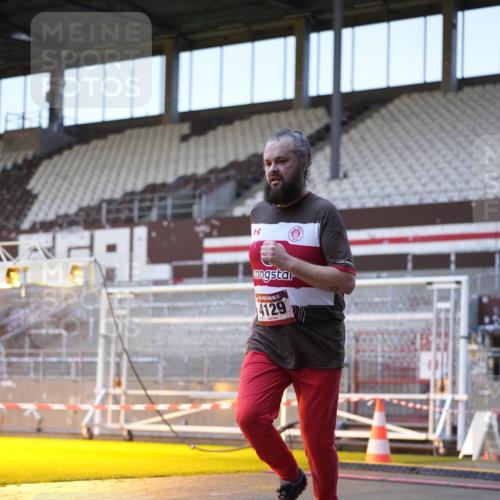 07.12.2025 - St. Pauli X-Mass-Run No. 15 Patografie http://msf.ph/oto/9375131 07.12.2025 10:00:06 Ziel 802, 1333, 1354, 1360, 1404, 2140, 2141, 4129 meine-sportfotos.de