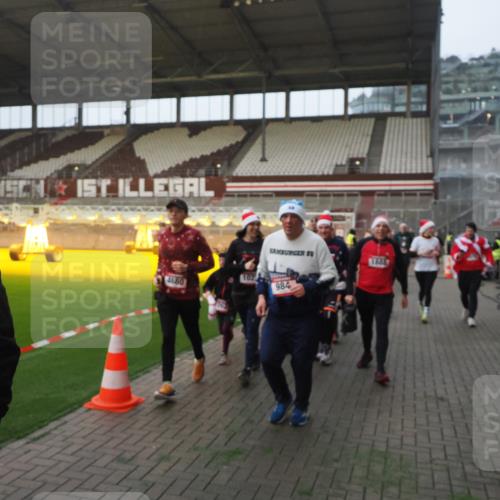 07.12.2025 - St. Pauli X-Mass-Run No. 15 Fabian Wolf http://msf.ph/oto/9375157 07.12.2025 10:03:37 Ziel 185, 213, 214, 358, 940, 984, 1023, 1263, 1264, 1484, 1486, 1506, 1888, 2002, 2366, 2380, 3334, 3734, 4193, 4239, 4660, 4667, 4679, 4680 meine-sportfotos.de