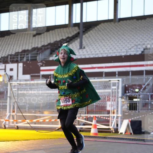 07.12.2025 - St. Pauli X-Mass-Run No. 15 Patografie http://msf.ph/oto/9375169 07.12.2025 10:00:48 Ziel 1050, 2378, 3084 meine-sportfotos.de