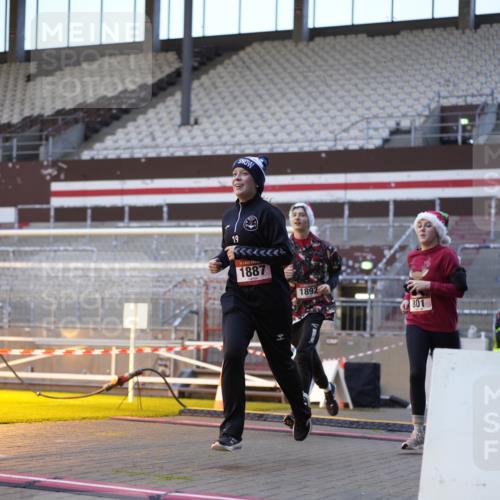 07.12.2025 - St. Pauli X-Mass-Run No. 15 Patografie http://msf.ph/oto/9375177 07.12.2025 10:01:02 Ziel 801, 1050, 1887, 1892, 2378 meine-sportfotos.de