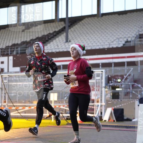 07.12.2025 - St. Pauli X-Mass-Run No. 15 Patografie http://msf.ph/oto/9375181 07.12.2025 10:01:03 Ziel 801, 1050, 1887, 1892, 2378, 2528 meine-sportfotos.de