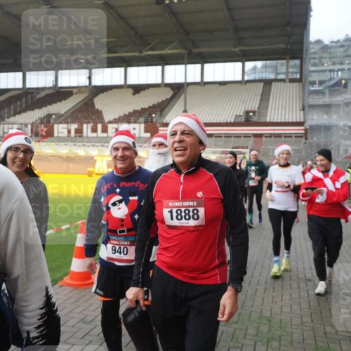 07.12.2025 - St. Pauli X-Mass-Run No. 15 Fabian Wolf http://msf.ph/oto/9375184 07.12.2025 10:03:40 Ziel 185, 213, 214, 358, 399, 940, 984, 1023, 1263, 1264, 1307, 1394, 1425, 1484, 1486, 1506, 1888, 2002, 2366, 2380, 3334, 3734, 4193, 4239, 4660, 4667, 4679, 4680 meine-sportfotos.de