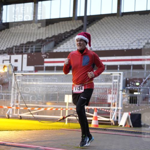 07.12.2025 - St. Pauli X-Mass-Run No. 15 Patografie http://msf.ph/oto/9375202 07.12.2025 10:01:18 Ziel 118, 393, 780, 783, 801, 1124, 1294, 1760, 1887, 1892, 2528 meine-sportfotos.de