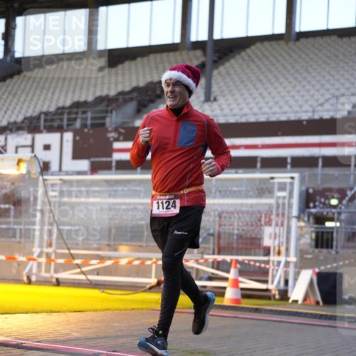07.12.2025 - St. Pauli X-Mass-Run No. 15 Patografie http://msf.ph/oto/9375204 07.12.2025 10:01:18 Ziel 118, 393, 780, 783, 801, 1124, 1294, 1760, 1887, 1892, 2528 meine-sportfotos.de