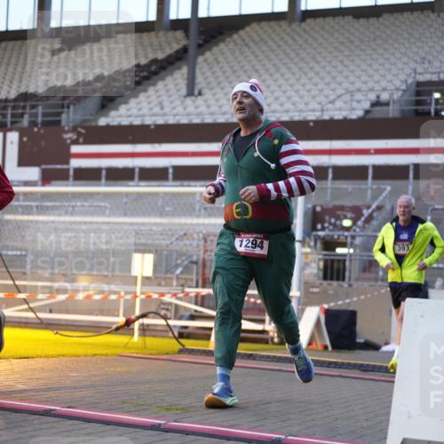07.12.2025 - St. Pauli X-Mass-Run No. 15 Patografie http://msf.ph/oto/9375212 07.12.2025 10:01:21 Ziel 118, 393, 780, 783, 1124, 1294, 1760, 2528, 3187 meine-sportfotos.de