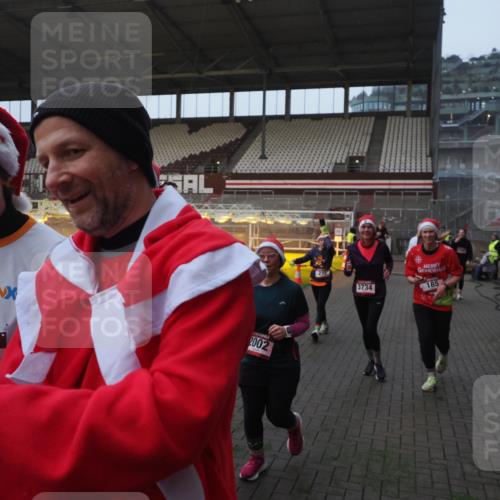 07.12.2025 - St. Pauli X-Mass-Run No. 15 Fabian Wolf http://msf.ph/oto/9375218 07.12.2025 10:03:43 Ziel 185, 213, 214, 358, 399, 940, 984, 1023, 1263, 1264, 1307, 1394, 1425, 1506, 1888, 2002, 2366, 2380, 3334, 3734, 4660, 4667, 4679, 4680 meine-sportfotos.de