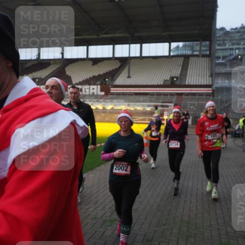 07.12.2025 - St. Pauli X-Mass-Run No. 15 Fabian Wolf http://msf.ph/oto/9375220 07.12.2025 10:03:44 Ziel 185, 213, 214, 358, 399, 940, 984, 1023, 1263, 1264, 1307, 1394, 1425, 1506, 1888, 2002, 2366, 2380, 3334, 3734, 4660, 4667, 4679, 4680 meine-sportfotos.de
