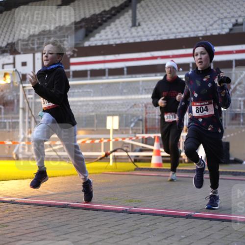 07.12.2025 - St. Pauli X-Mass-Run No. 15 Patografie http://msf.ph/oto/9375223 07.12.2025 10:01:26 Ziel 118, 393, 780, 783, 804, 1124, 1294, 1760, 3187, 3580, 3582, 3629, 3878 meine-sportfotos.de