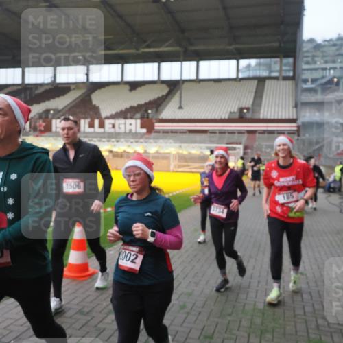 07.12.2025 - St. Pauli X-Mass-Run No. 15 Fabian Wolf http://msf.ph/oto/9375224 07.12.2025 10:03:44 Ziel 185, 213, 214, 358, 399, 940, 984, 1023, 1263, 1264, 1307, 1394, 1425, 1506, 1888, 2002, 2366, 2380, 3334, 3734, 4660, 4667, 4679, 4680 meine-sportfotos.de