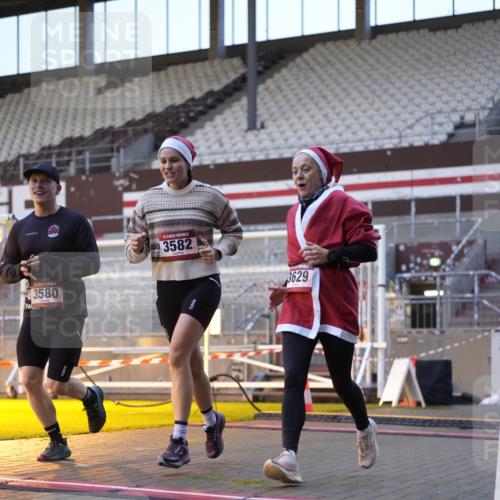 07.12.2025 - St. Pauli X-Mass-Run No. 15 Patografie http://msf.ph/oto/9375237 07.12.2025 10:01:31 Ziel 118, 393, 804, 1124, 1294, 1724, 1760, 1859, 2681, 3187, 3580, 3582, 3629, 3878 meine-sportfotos.de