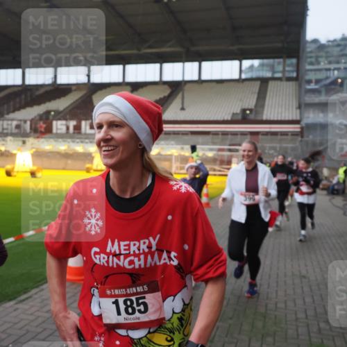 07.12.2025 - St. Pauli X-Mass-Run No. 15 Fabian Wolf http://msf.ph/oto/9375238 07.12.2025 10:03:45 Ziel 185, 213, 214, 358, 399, 940, 984, 1023, 1263, 1264, 1307, 1394, 1425, 1506, 1888, 2002, 2366, 2380, 3334, 3734, 4660, 4667, 4679, 4680 meine-sportfotos.de