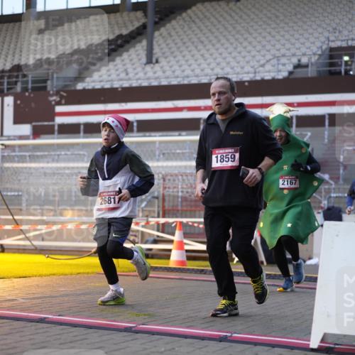 07.12.2025 - St. Pauli X-Mass-Run No. 15 Patografie http://msf.ph/oto/9375242 07.12.2025 10:01:35 Ziel 118, 393, 804, 959, 1294, 1724, 1760, 1859, 2167, 2681, 3187, 3580, 3582, 3629, 3878 meine-sportfotos.de