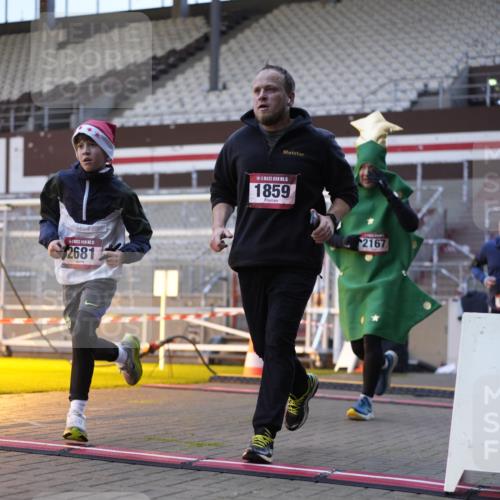 07.12.2025 - St. Pauli X-Mass-Run No. 15 Patografie http://msf.ph/oto/9375246 07.12.2025 10:01:36 Ziel 118, 393, 804, 959, 1294, 1724, 1760, 1859, 2167, 2681, 3187, 3580, 3582, 3629, 3878 meine-sportfotos.de