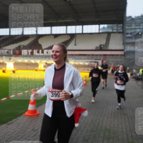 07.12.2025 - St. Pauli X-Mass-Run No. 15 Fabian Wolf http://msf.ph/oto/9375247 07.12.2025 10:03:46 Ziel 185, 213, 214, 358, 399, 940, 1023, 1263, 1264, 1307, 1394, 1425, 1506, 1888, 2002, 2366, 2380, 3334, 3734, 4660, 4667, 4679, 4680 meine-sportfotos.de