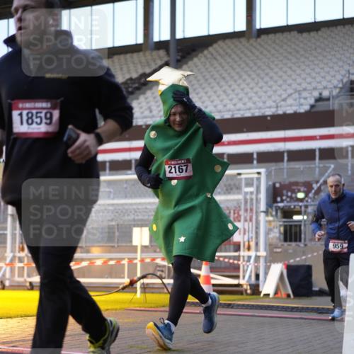 07.12.2025 - St. Pauli X-Mass-Run No. 15 Patografie http://msf.ph/oto/9375248 07.12.2025 10:01:36 Ziel 118, 393, 804, 959, 1294, 1724, 1760, 1859, 2167, 2681, 3187, 3580, 3582, 3629, 3878 meine-sportfotos.de