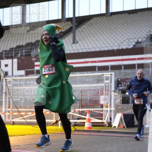 07.12.2025 - St. Pauli X-Mass-Run No. 15 Patografie http://msf.ph/oto/9375252 07.12.2025 10:01:36 Ziel 118, 393, 804, 959, 1294, 1724, 1760, 1859, 2167, 2681, 3187, 3580, 3582, 3629, 3878 meine-sportfotos.de