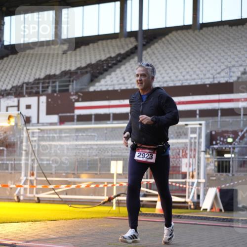 07.12.2025 - St. Pauli X-Mass-Run No. 15 Patografie http://msf.ph/oto/9375279 07.12.2025 10:02:13 Ziel 63, 304, 1934, 2923, 3944 meine-sportfotos.de