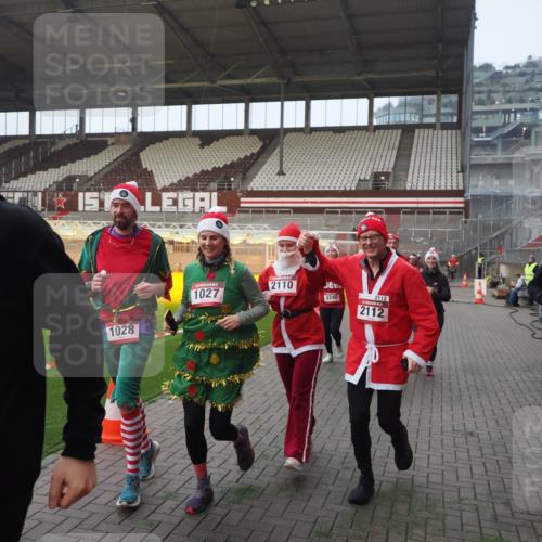 07.12.2025 - St. Pauli X-Mass-Run No. 15 Fabian Wolf http://msf.ph/oto/9375300 07.12.2025 10:04:00 Ziel 626, 628, 709, 1027, 1028, 1307, 1425, 1906, 2110, 2112, 3198, 3337, 3340, 3359, 3519, 4151 meine-sportfotos.de