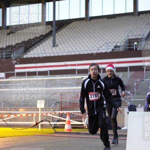 07.12.2025 - St. Pauli X-Mass-Run No. 15 Patografie http://msf.ph/oto/9375320 07.12.2025 10:02:38 Ziel 1105, 2510, 2514, 2780, 2781, 2908, 3518, 3892 meine-sportfotos.de