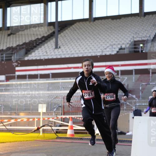 07.12.2025 - St. Pauli X-Mass-Run No. 15 Patografie http://msf.ph/oto/9375323 07.12.2025 10:02:38 Ziel 1105, 2510, 2514, 2780, 2781, 2908, 3518, 3892 meine-sportfotos.de