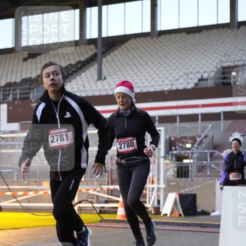 07.12.2025 - St. Pauli X-Mass-Run No. 15 Patografie http://msf.ph/oto/9375324 07.12.2025 10:02:38 Ziel 1105, 2510, 2514, 2780, 2781, 2908, 3518, 3892 meine-sportfotos.de