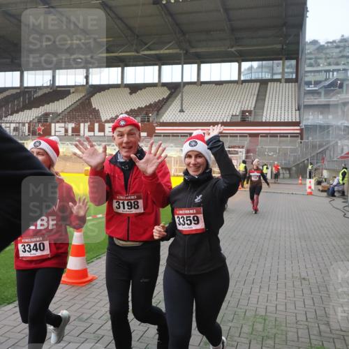 07.12.2025 - St. Pauli X-Mass-Run No. 15 Fabian Wolf http://msf.ph/oto/9375325 07.12.2025 10:04:03 Ziel 626, 628, 709, 1027, 1028, 1906, 2110, 2112, 3198, 3337, 3340, 3359, 3519, 4151 meine-sportfotos.de